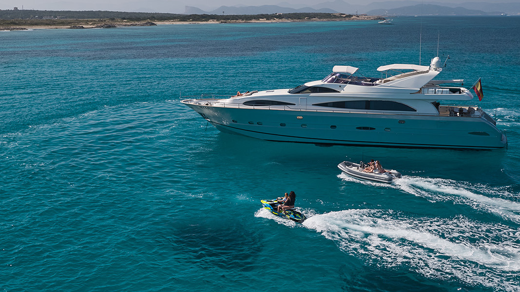 Astondoa 95 GLX luxury yacht charter in Ibiza — photo 16 | Cyril Peret