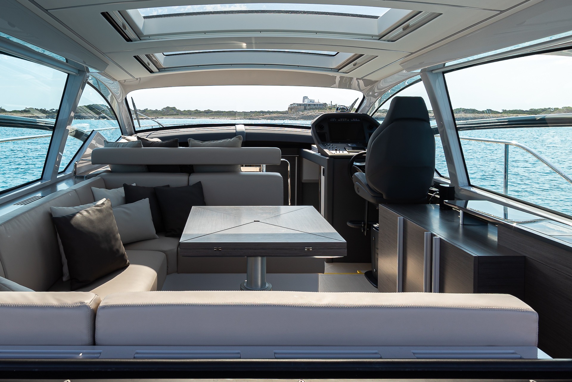 Pershing 5X luxury yacht charter in Ibiza — photo 12 | Cyril Peret