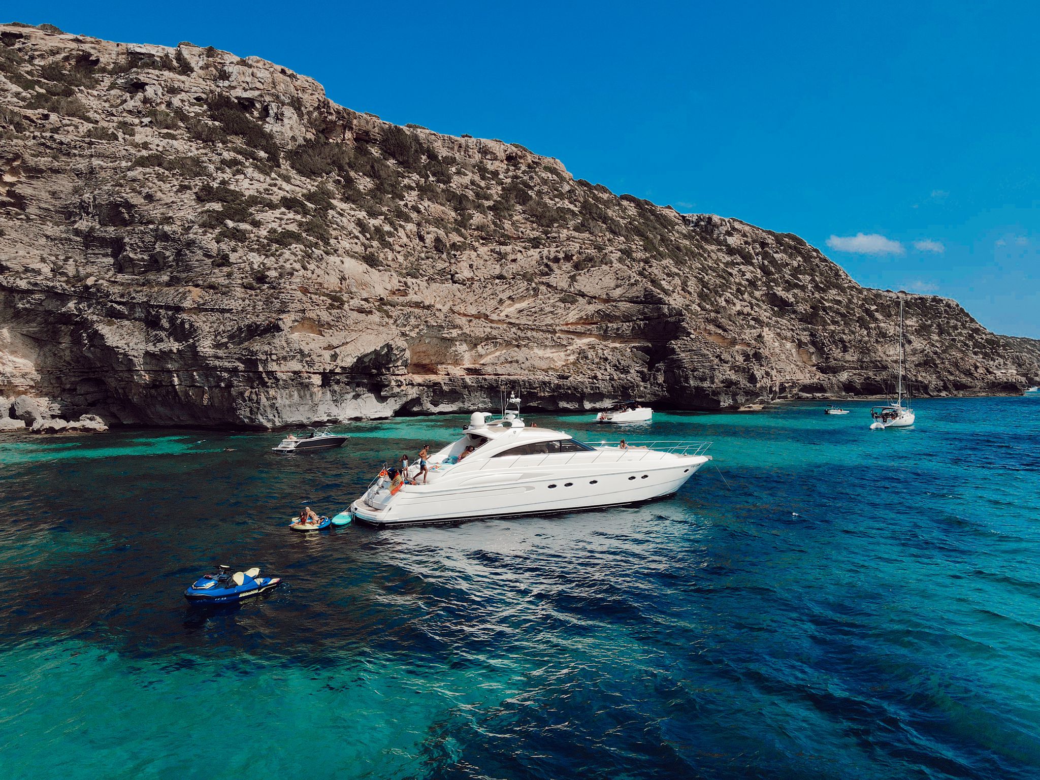 Princess V65 luxury yacht charter in Ibiza — photo 16 | Cyril Peret